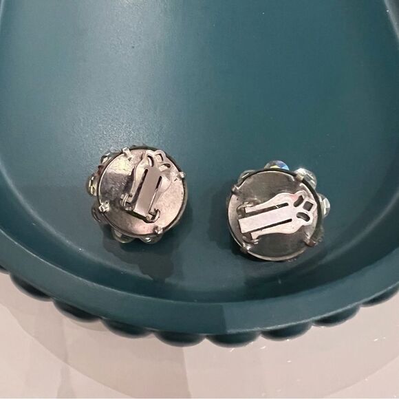 Iridescent Vintage MCM Aurora Borealis Crystal Beaded Cluster Clip On Earrings - Picture 3 of 4